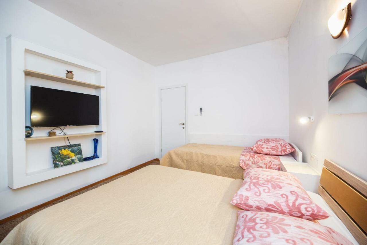 Deluxe New Kastela Agneza Apartment Near Splitairport Exterior foto